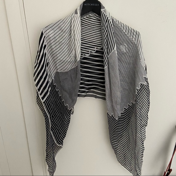 Gucci Accessories - WORN ONCE. Gucci Scarf